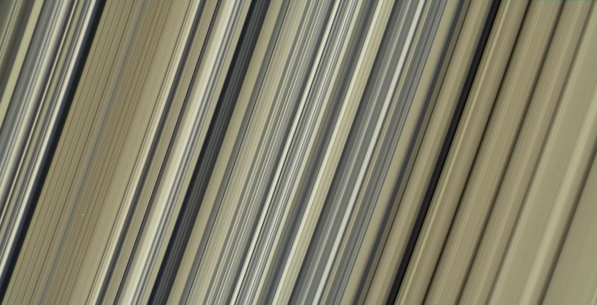 Кольца Сатурна определенного цвета