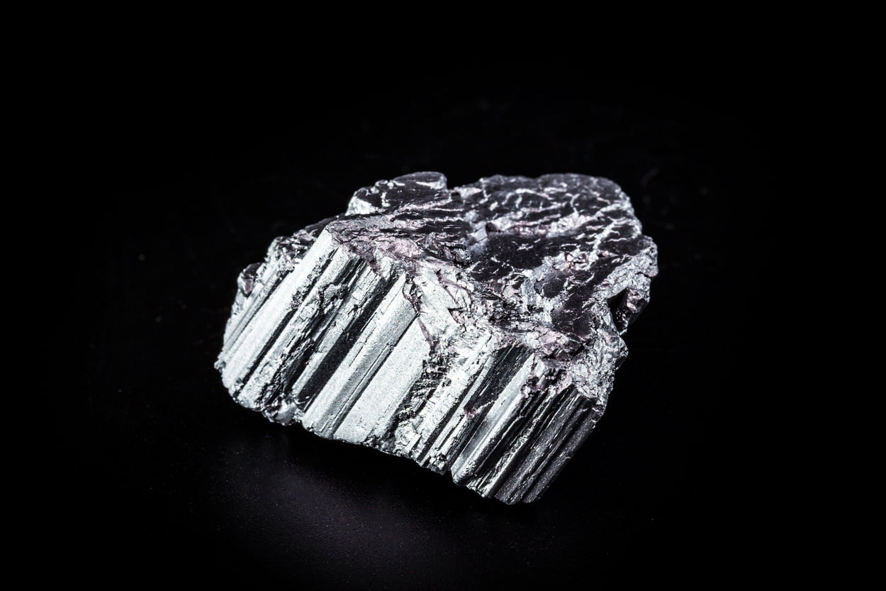 Неодим – магнитный химический элемент с символом Nd в твердом состоянии