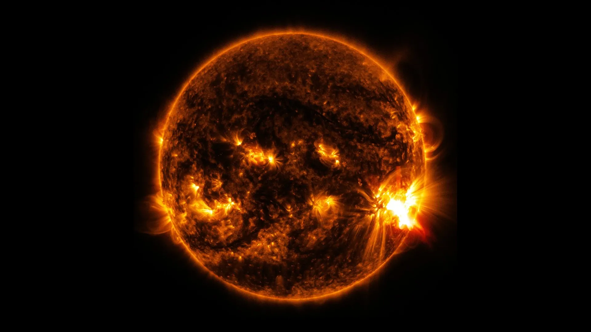 Изображение солнечной вспышки класса X2.0