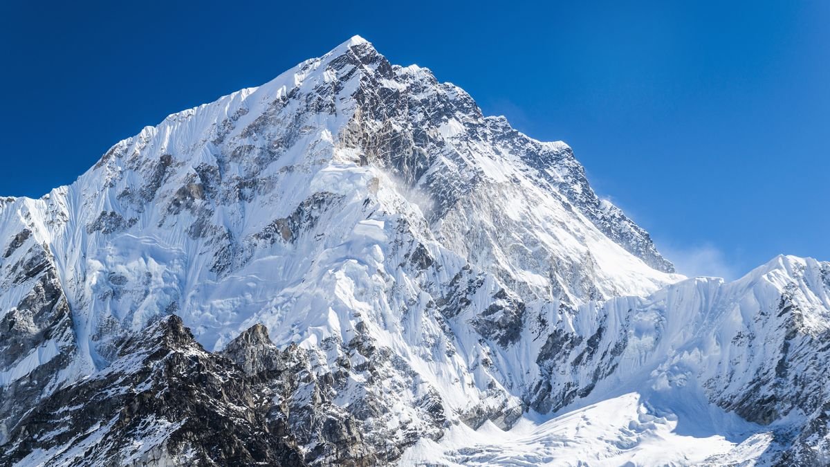Вид на непальскую сторону Эвереста из Кхумбу, региона на северо-востоке Непала