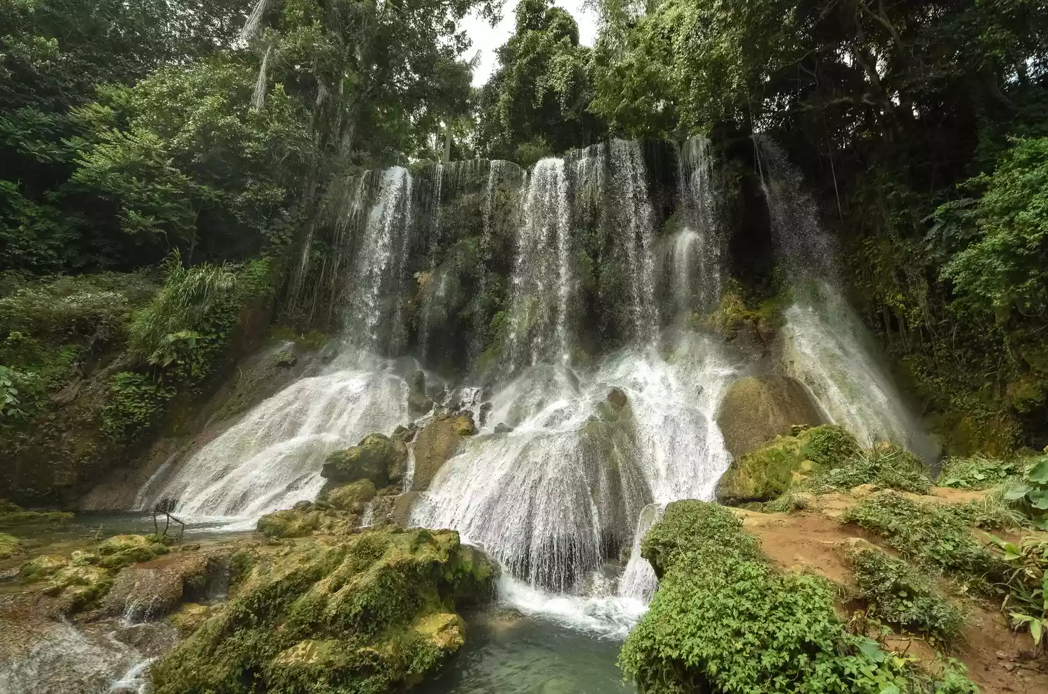 Водопад Эль-Ничо в природном парке Топес-де-Кольянтес в Сьенфуэгосе, Куба