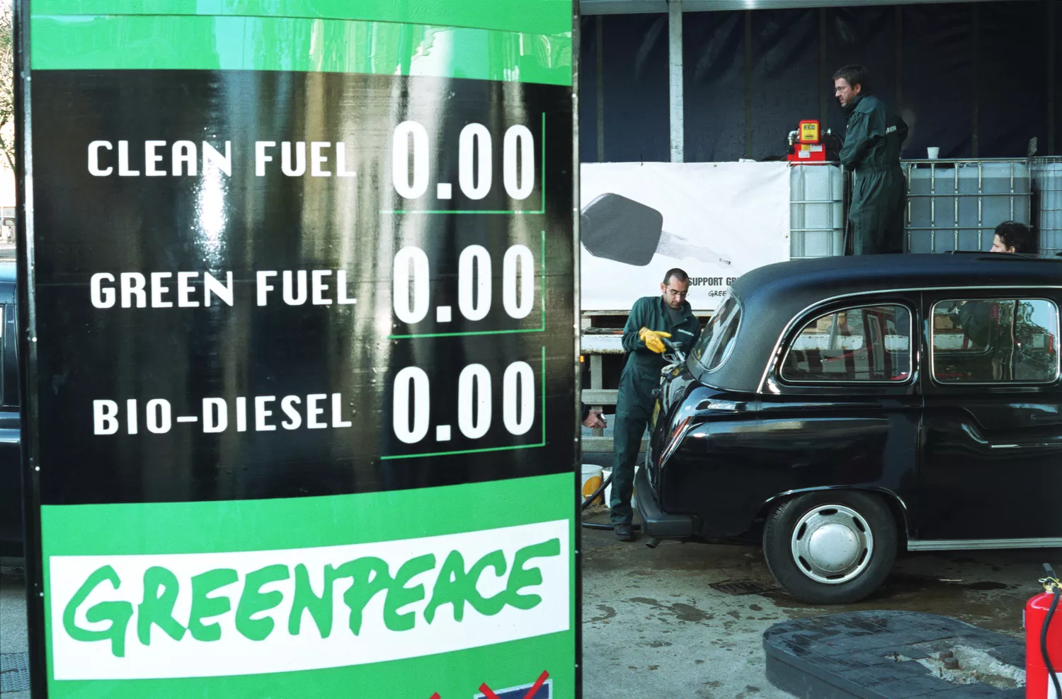 В 2000 году Гринпис раздавал водителям бесплатный биодизель