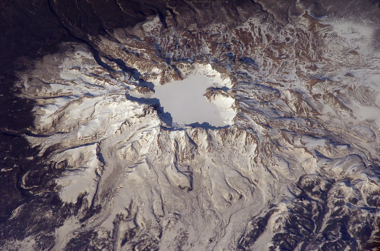 Вид с неба на вулкан Пэктусан