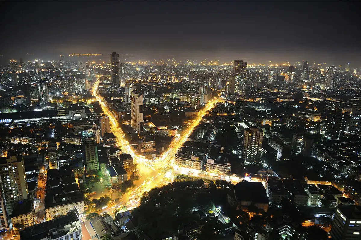 Вид с воздуха на ночной Мумбаи